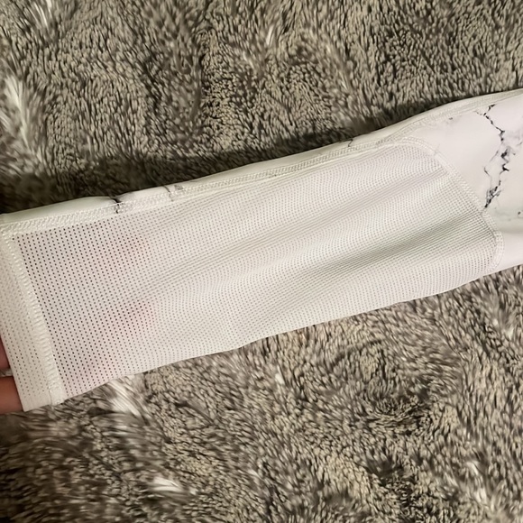 Onyx White marble Buffbunny legging - Picture 3 of 6